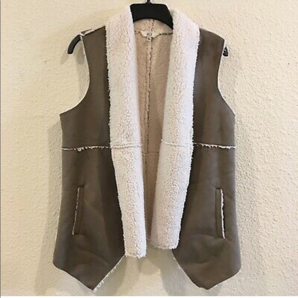 Jack by BB Dakota Shearling Faux Suede Vest - Picture 2 of 5